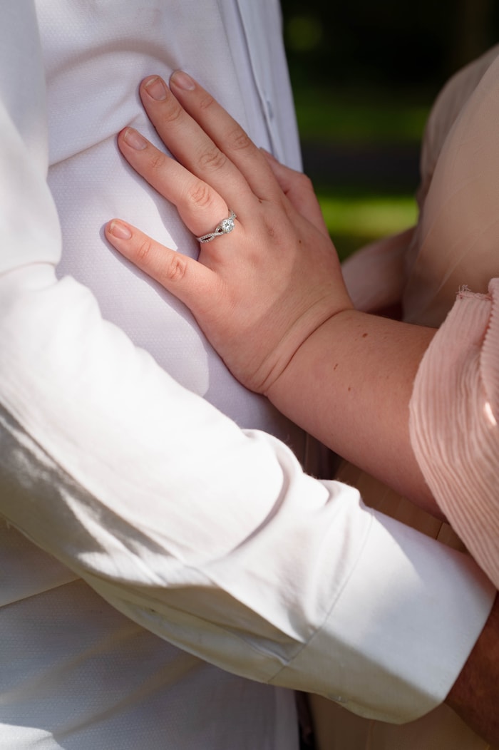 Instant authentique partagé par les mariés