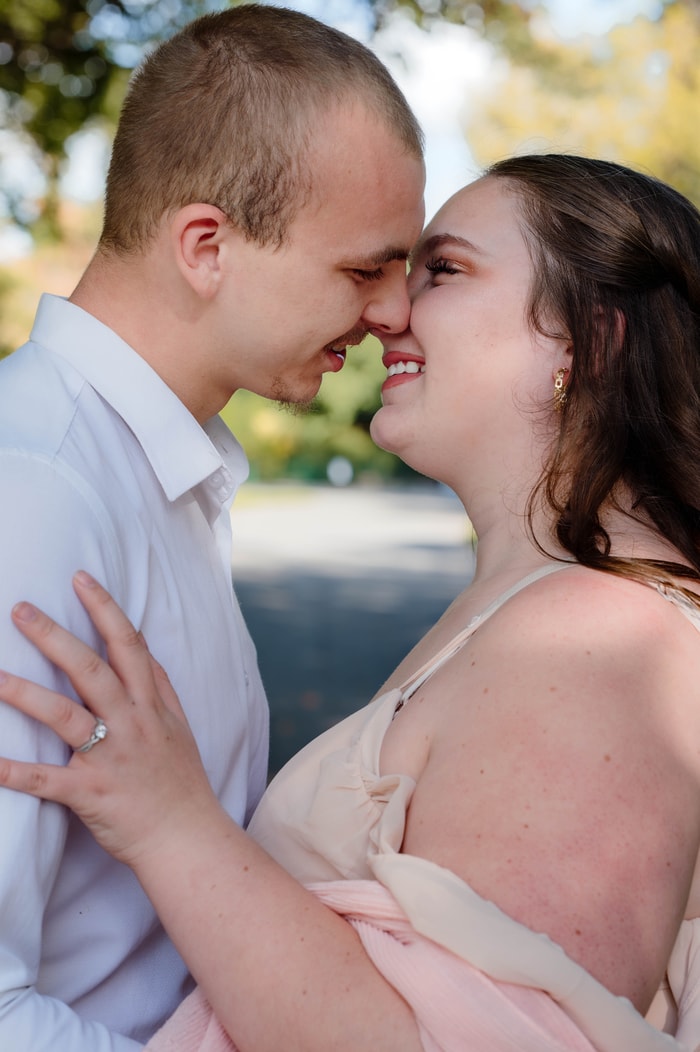 Émotion naturelle lors de la cérémonie