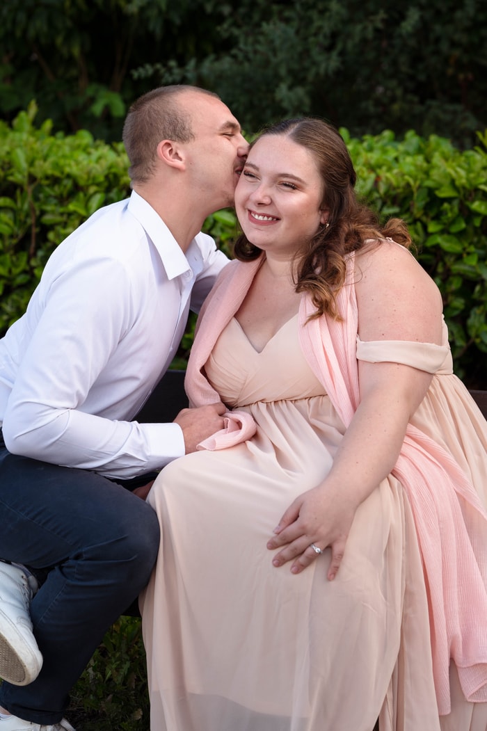 Éclat de rire authentique pendant la journée